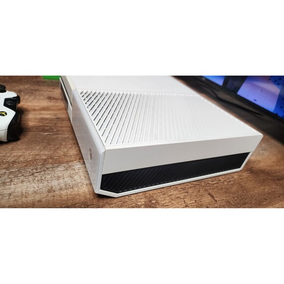 Xbox One White Console, Charger & Controller Special Edit Quantum Break (7Games) - Picture 5 of 16